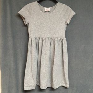 Hanna Andersson 3 pcs/lot  dress & 2 pr shorts 140